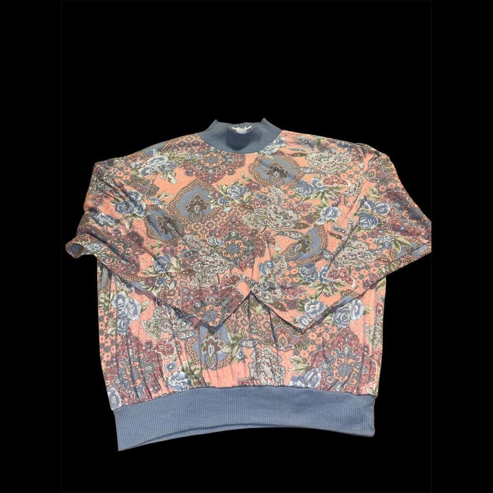 90s Pastel paisley Van Heusen for her long sleeve bloyse